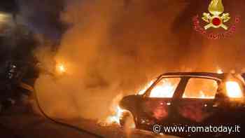 Incendio nella notte: due auto distrutte dalle fiamme