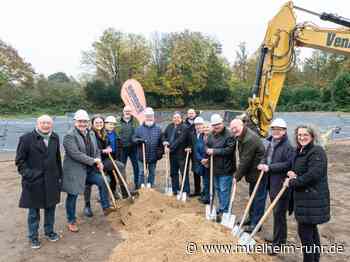 Erster Spatenstich für das neue Hallenbad Heißen