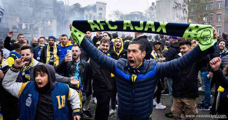 Supporters van Ajax en Maccabi Tel Aviv op weg naar stadion na onrustige dag in Amsterdam