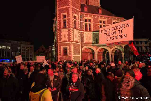 Mars voor rechtvaardigheid lokt 300 mensen naar de Hallentoren