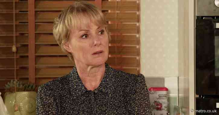 Sally calls the police after a devastating loss in Coronation Street