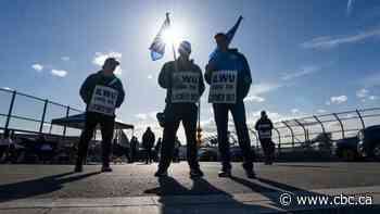 Union, B.C. port employers agree to meet with federal mediators