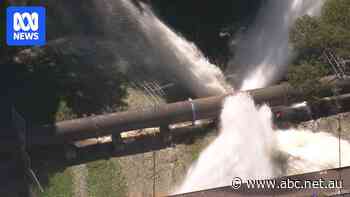 Major water pipeline bursts, causing flooding of nearby homes in Sydney's south