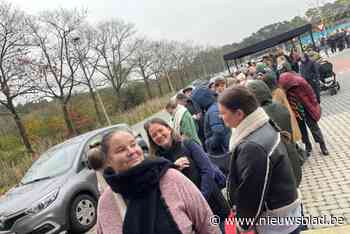 Lange wachtrij bij opening nieuwe Hema op Rodendijk