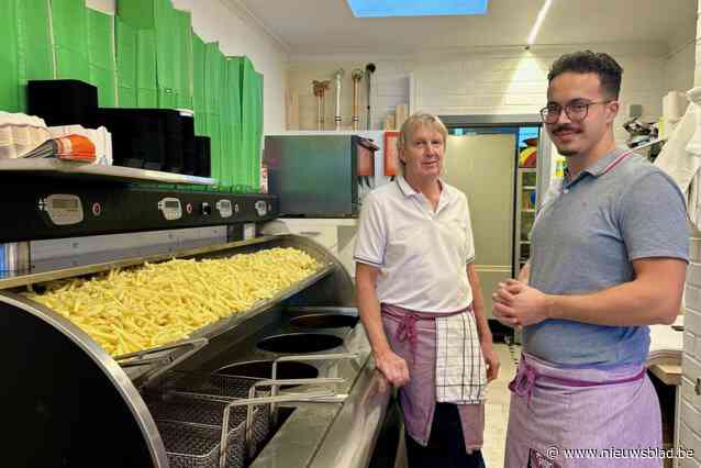 Giovanni (25) treedt in voetsporen van Patrick (63) en wordt friturist: “Net zoals papa wil ik ook wereldkampioen frieten bakken worden”