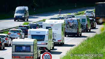 Schrottreif auf dem Weg nach Sizilien: Polizei stoppt VW-Bus mit Anhänger