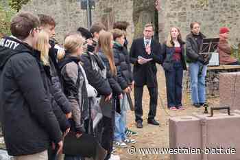 Emil-Herz-Platz in Warburg erhält Gedichtzeilen von Rose Ausländer