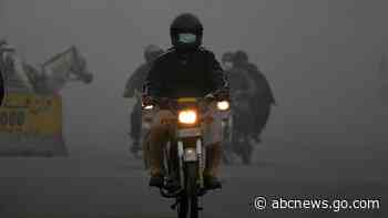 Parks, zoo, schools close in Pakistan as residents choke on record-breaking smog