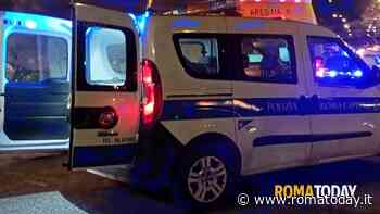 Incidente sul lungotevere, con lo scooter contro auto in sosta: gravissimi due giovani