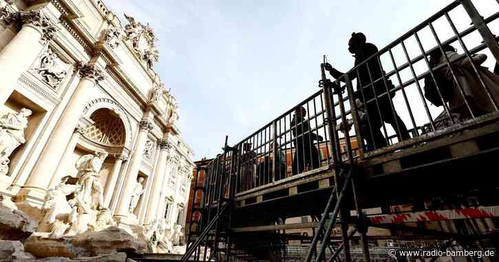 Ungewöhnliche Aussicht: Trevi-Brunnen über Steg begehbar