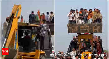 Yogi’s supporters attend rally in SP stronghold Mainpuri on bulldozers -Watch