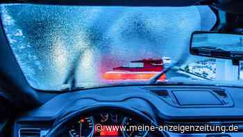 Scheiben enteisen im Winter: Darf der Motor dabei wirklich laufen?