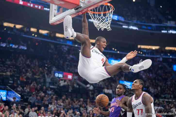 Clippers edge past Raptors in last second thriller