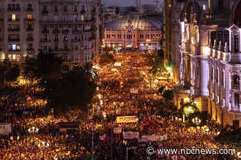 Tens of thousands of Spaniards demand the resignation of Valencia leader for bungling flood response