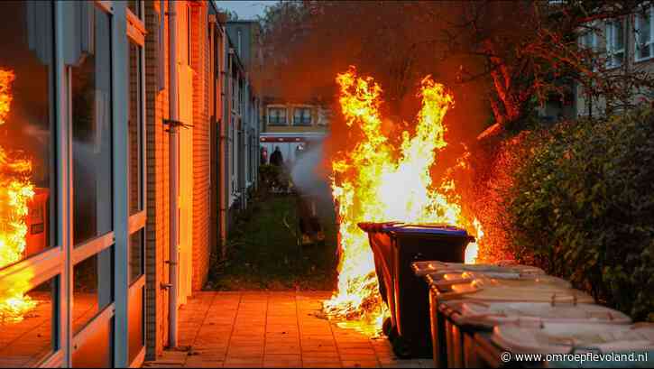 Emmeloord - Lichte schade aan basisschool Emmeloord door containerbrand 