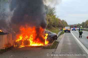 Mercedes brennt auf der A33 komplett aus