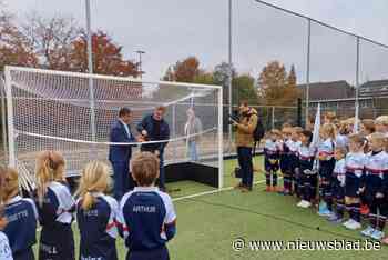 Nieuw veld voor groeiende vereniging officieel geopend: “Dit is uitgegroeid tot een prachtige hockeysite