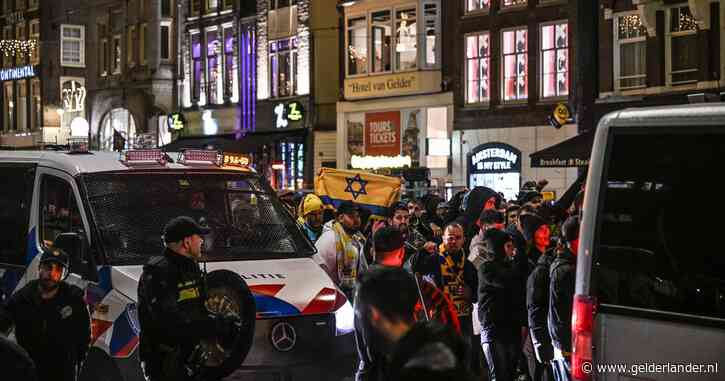 LIVE Geweld Amsterdam | Politie onderzoekt ook beelden van Maccabi-supporters met riemen en stokken