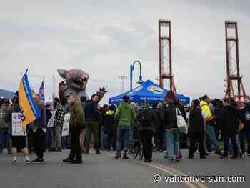 B.C. ports lockout: Union claims employers 'refusing to bargain,' cut off talks in less than an hour