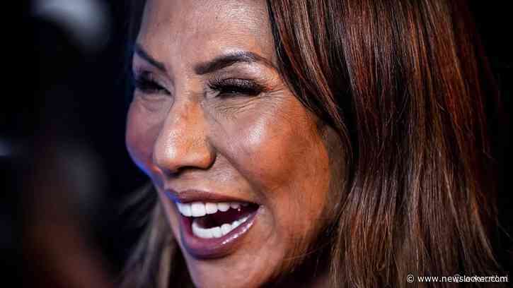 'Tante' Patty Brard deelt snoep uit met Sint-Maarten