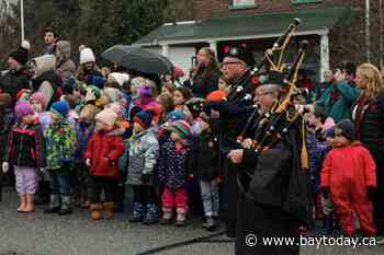 Hundreds remember before Callander’s Peace Park