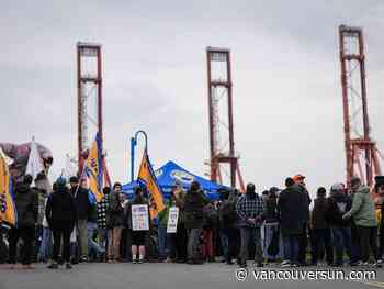 B.C. ports lockout: Ottawa urges both sides 'do the work' to get a deal done