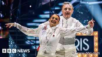 Strictly's Chris McCausland praised for 'poignant' blackout dance imitating blindness