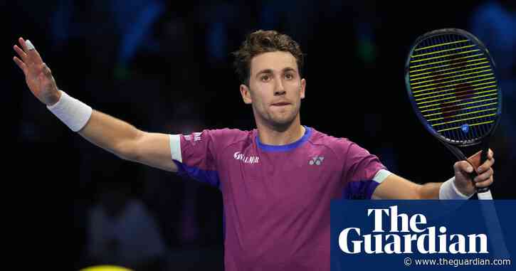 Casper Ruud routs out-of-sorts Carlos Alcaraz in straight sets at ATP Finals