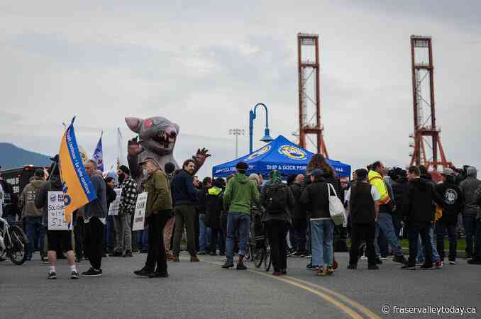 In the news today: Ottawa urges more talks in B.C. port dispute