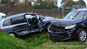 112-nieuws: ongeluk met drie auto's • auto belandt in de sloot