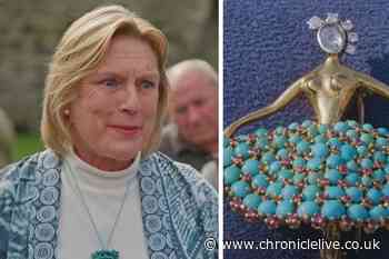 BBC Antiques Roadshow expert left 'on the floor' at vintage brooch's possible value