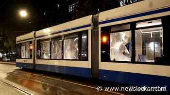 Tram in brand na rellen in Amsterdam