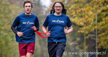 Thijs (30) wordt langzaam blind en doof, maar kan op deze manier tóch de Zevenheuvelenloop rennen