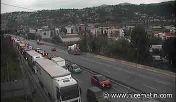 Un camion en panne paralyse l'A8 à Nice en direction de l'Italie