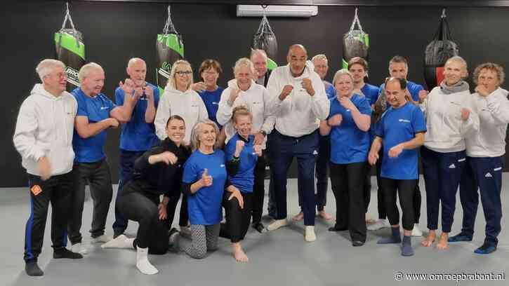 Senioren dansen en stoten op de mat met boksicoon: 'Altijd in beweging'