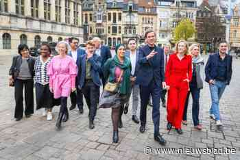 Breed glimlachend op de foto, maar schaduw van N-VA hangt over Gents schepencollege: “Er is nog wantrouwen in onze afdeling”