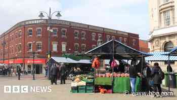 Street market review as shopping habits change