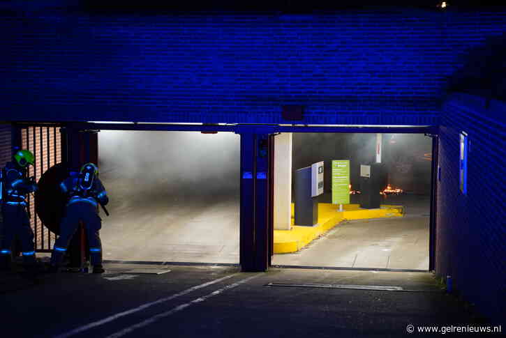 Brand in parkeergarage onder Plus-supermarkt