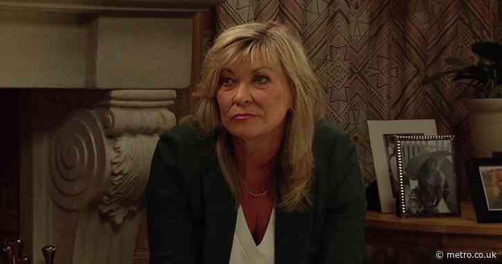 Kim targeted by hooded figure in Emmerdale – and she finds out who!