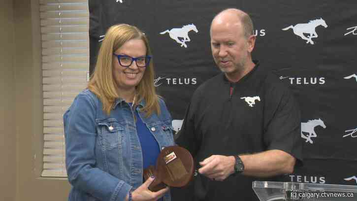 Calgary journalist Vicki Hall recognized by Stampeders