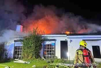 Man (86) overleden bij zware woningbrand: “Naar buiten gehaald, maar reanimatie was zonder succes”