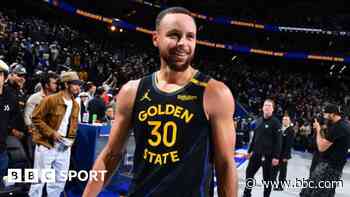 Curry steals show on Thompson's return to Warriors