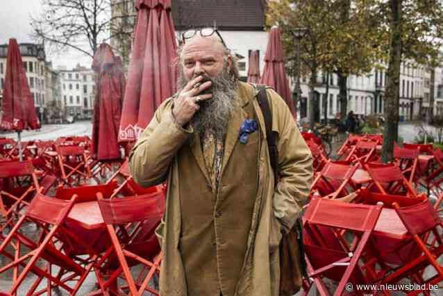 Zwalpend tussen vrouwenhaat en humor: acteur Damiaan De Schrijver speelt Schopenhauer