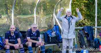 Peter (90) is misschien wel oudste coach van Nederland: ‘Beetje meer pit op jullie leeftijd mag wel’