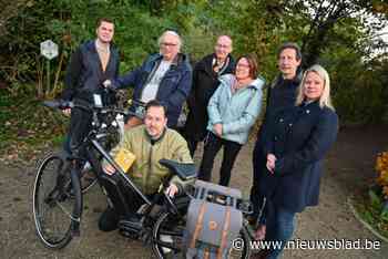 Diefstalpreventieadviseur Michael labelt duizendste fiets: “Schrikt dieven af”