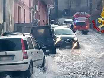 Maltempo nel Catanese: strade diventano fiumi, auto trascinate in mare