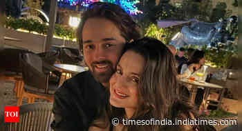 Ameesha sparks dating rumours with Nirvaan