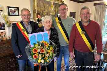 Denise in de bloemen gezet voor 105de verjaardag