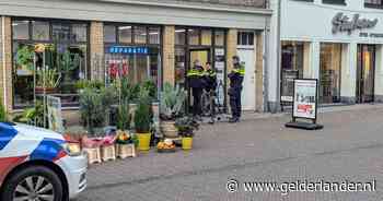 Eigenaar telefoonwinkel wordt mishandeld, dader slaat op de vlucht