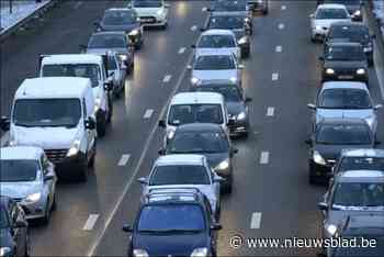 E19 richting Nederland volledig versperd na ernstige kettingbotsing met meerdere vrachtwagens